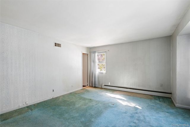 15 Springwood Path, Laurel Hollow, NY 11791