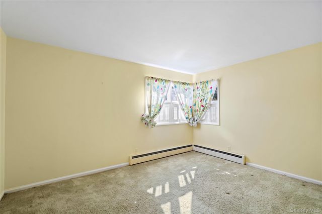 15 Springwood Path, Laurel Hollow, NY 11791