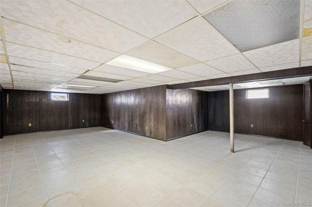 15 Springwood Path, Laurel Hollow, NY 11791