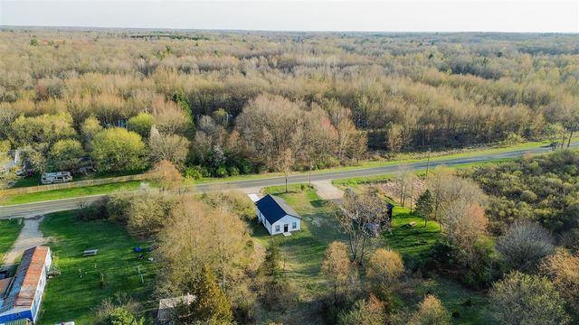 2084 W Fenwick Road, Fenwick, MI 48834