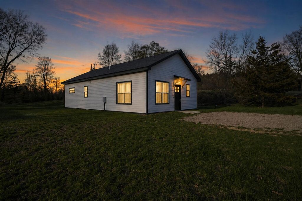 2084 W Fenwick Road, Fenwick, MI 48834