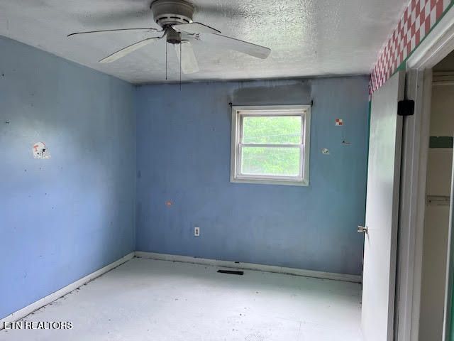 113 Smith Lane, Harriman, TN 37748