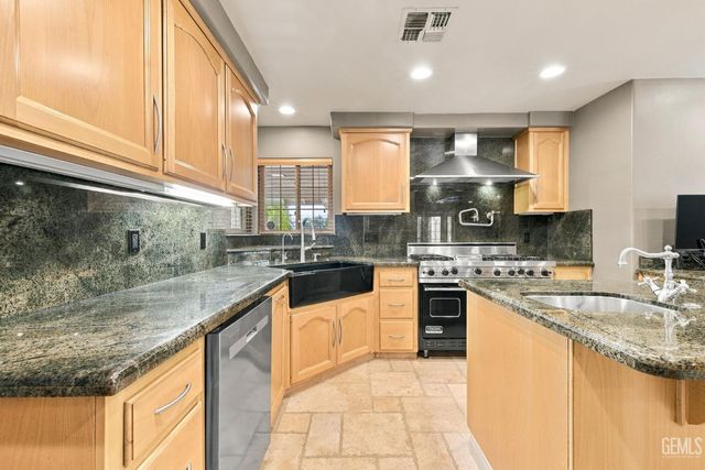 10718 Dee Dee Avenue, Bakersfield, CA 93312