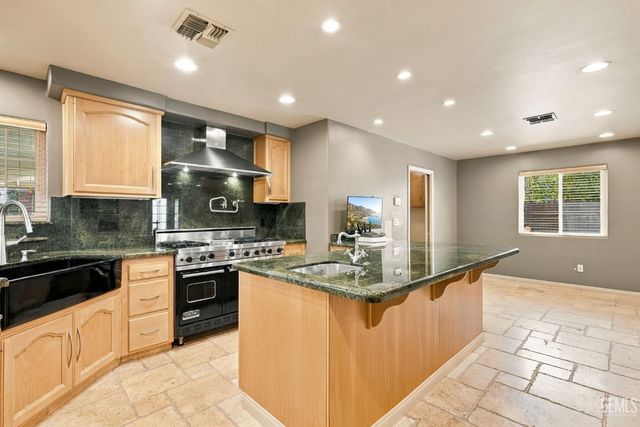 10718 Dee Dee Avenue, Bakersfield, CA 93312
