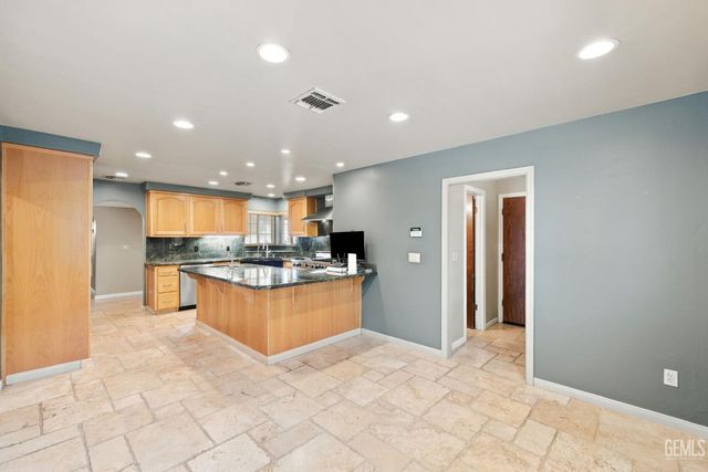 10718 Dee Dee Avenue, Bakersfield, CA 93312