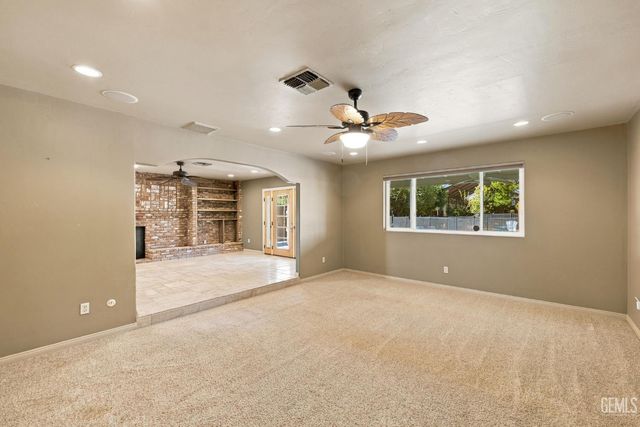 10718 Dee Dee Avenue, Bakersfield, CA 93312