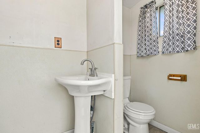 10718 Dee Dee Avenue, Bakersfield, CA 93312