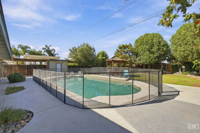 10718 Dee Dee Avenue, Bakersfield, CA 93312