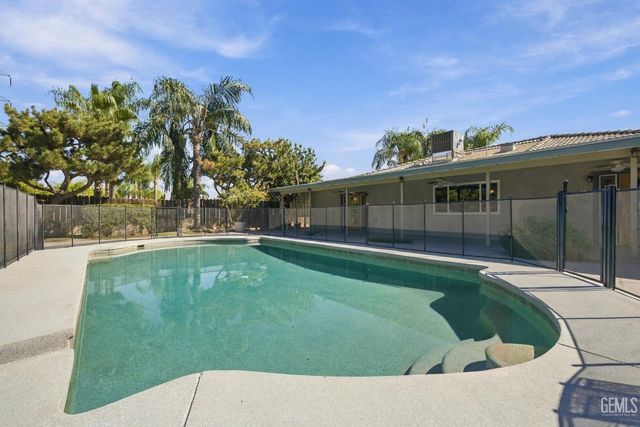 10718 Dee Dee Avenue, Bakersfield, CA 93312