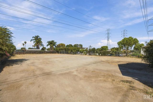 10718 Dee Dee Avenue, Bakersfield, CA 93312