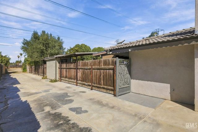10718 Dee Dee Avenue, Bakersfield, CA 93312