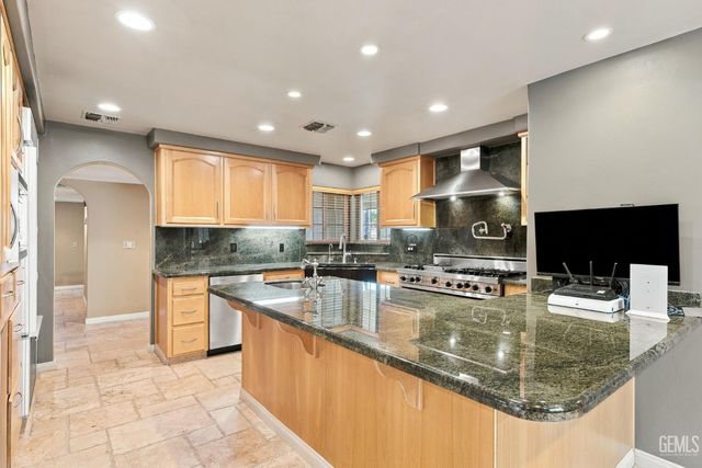 10718 Dee Dee Avenue, Bakersfield, CA 93312