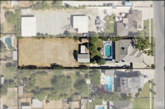 10718 Dee Dee Avenue, Bakersfield, CA 93312