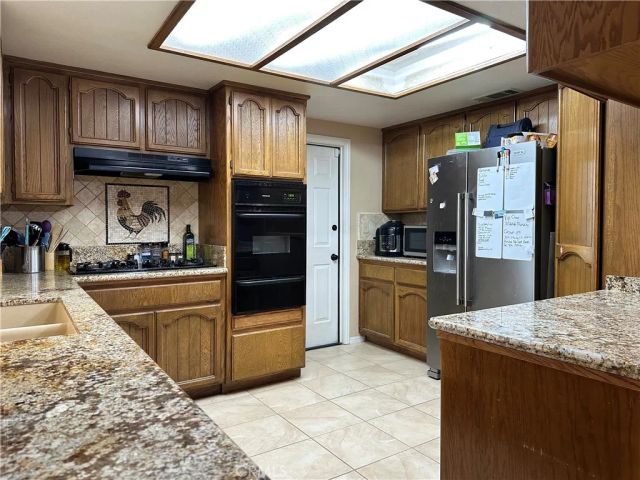 18143 Kalin Ranch, Victorville, CA 92395