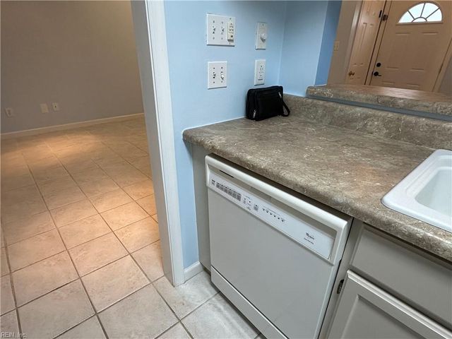 3930 Roebling LN, Virginia Beach, VA 23453
