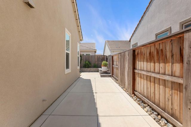 1547 Van Ruiten Dr, Lodi, CA 95242