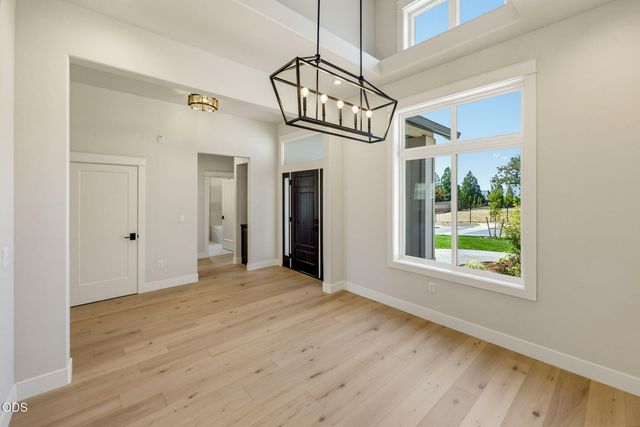 491 Autumn Hills Drive, Medford, OR 97504