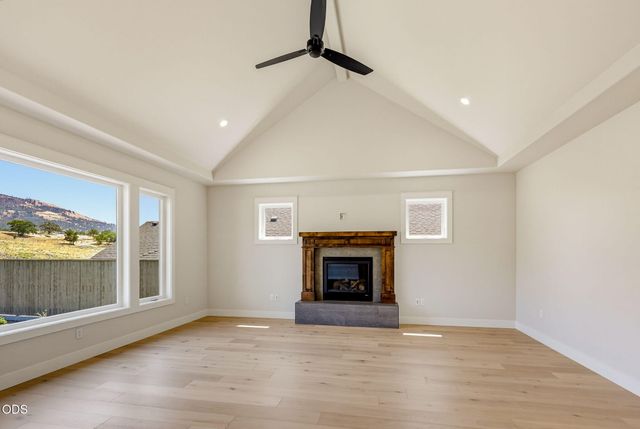 491 Autumn Hills Drive, Medford, OR 97504