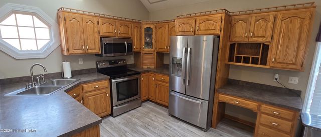 4013 Stonelanding Ct, Louisville, KY 40272