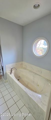 4013 Stonelanding Ct, Louisville, KY 40272