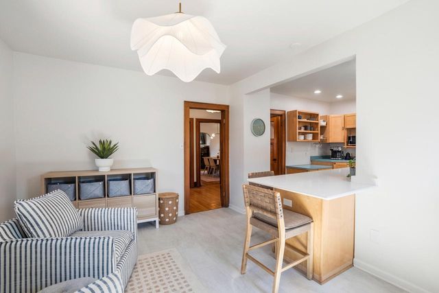 4325 N Morris BOULEVARD, Shorewood, WI 53211