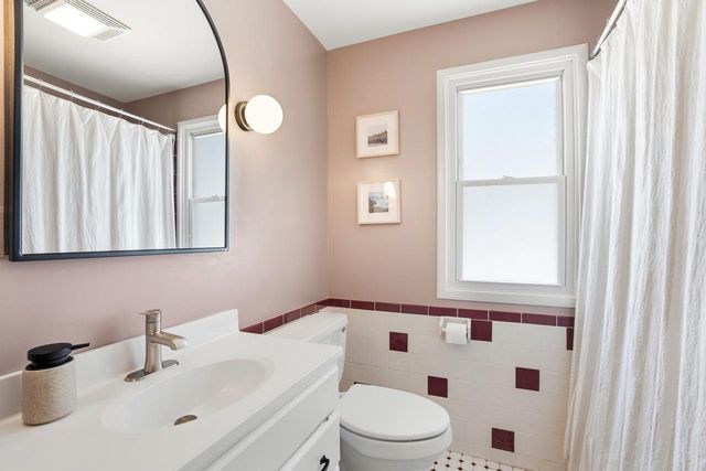 4325 N Morris BOULEVARD, Shorewood, WI 53211