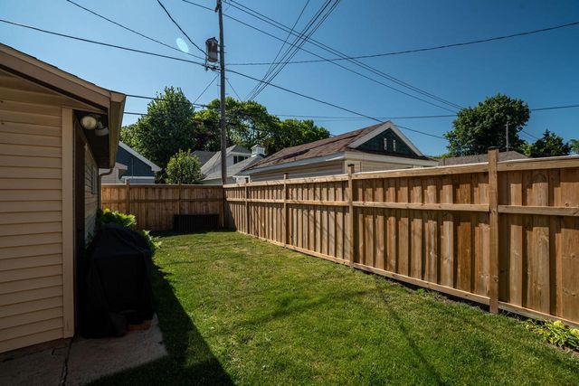 4325 N Morris BOULEVARD, Shorewood, WI 53211