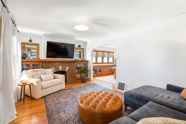 4325 N Morris BOULEVARD, Shorewood, WI 53211