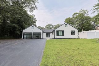 15 Old Wood Rd, North Attleboro, MA 02760