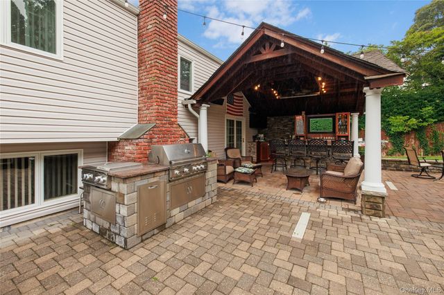 655 Hyman Avenue, Bay Shore, NY 11706