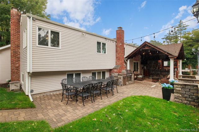 655 Hyman Avenue, Bay Shore, NY 11706