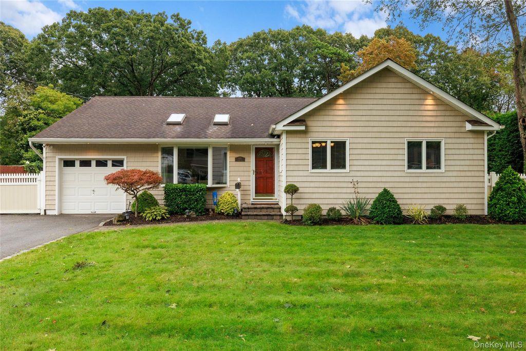 655 Hyman Avenue, Bay Shore, NY 11706