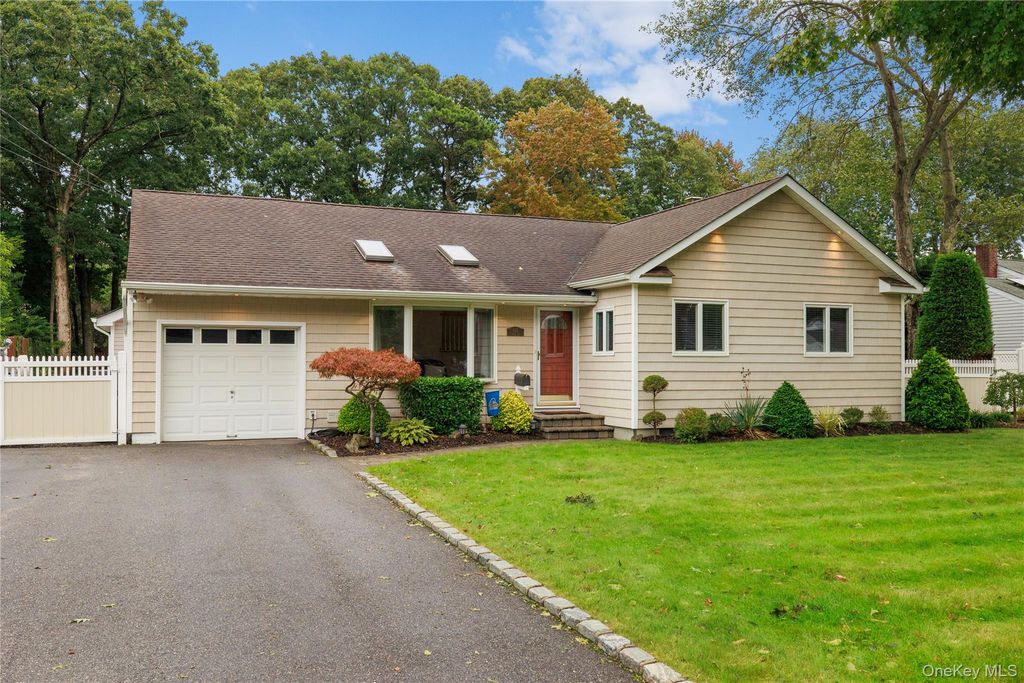 655 Hyman Avenue, Bay Shore, NY 11706 — photo 2