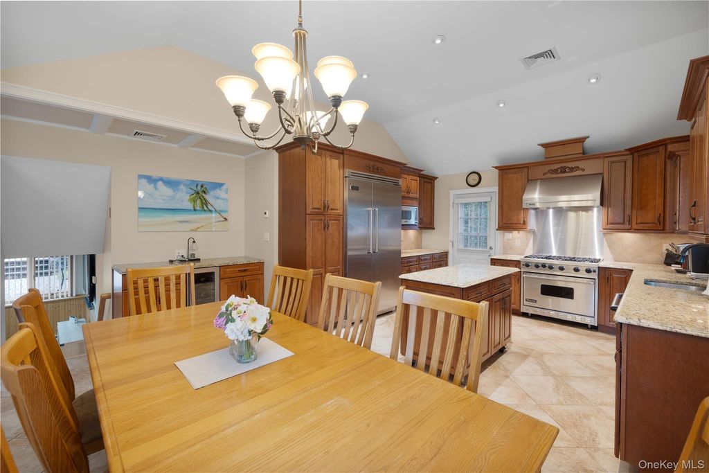 655 Hyman Avenue, Bay Shore, NY 11706 — photo 5