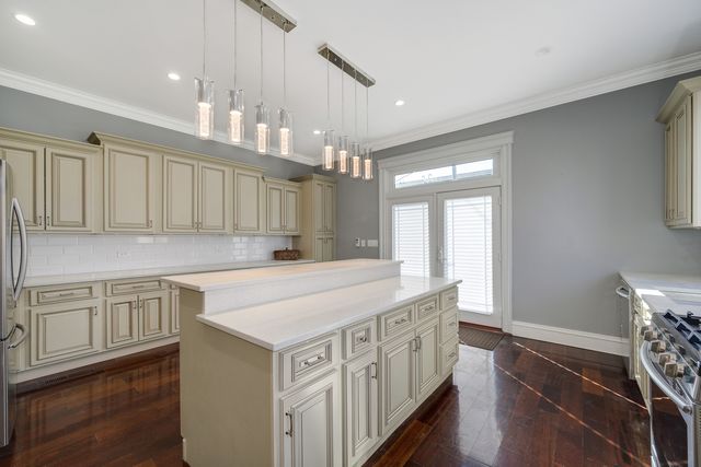 4234 S St Lawrence Avenue, Chicago, IL 60653