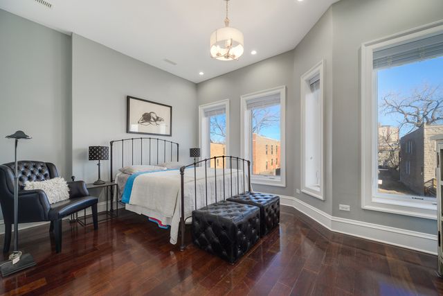 4234 S St Lawrence Avenue, Chicago, IL 60653