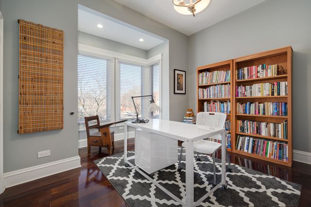 4234 S St Lawrence Avenue, Chicago, IL 60653