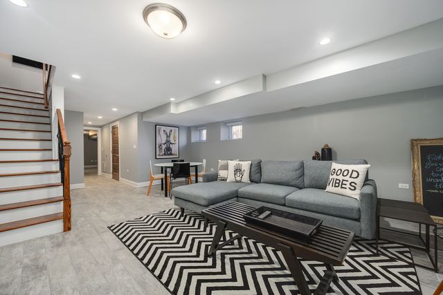 4234 S St Lawrence Avenue, Chicago, IL 60653