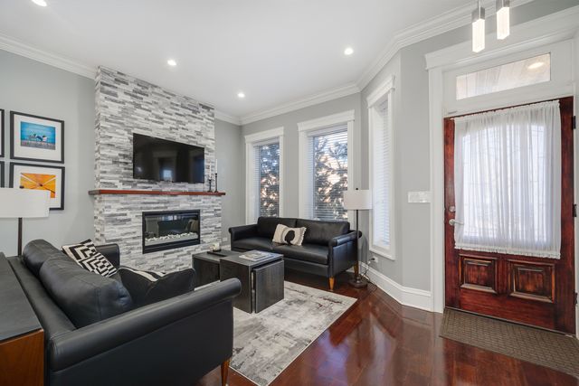 4234 S St Lawrence Avenue, Chicago, IL 60653