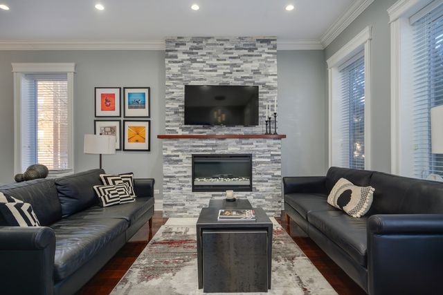 4234 S St Lawrence Avenue, Chicago, IL 60653