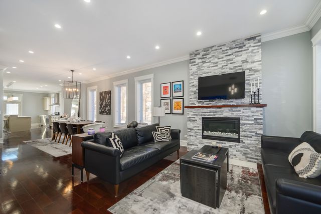 4234 S St Lawrence Avenue, Chicago, IL 60653