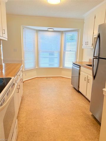 39 W Wainright DR, Poquoson, VA 23662