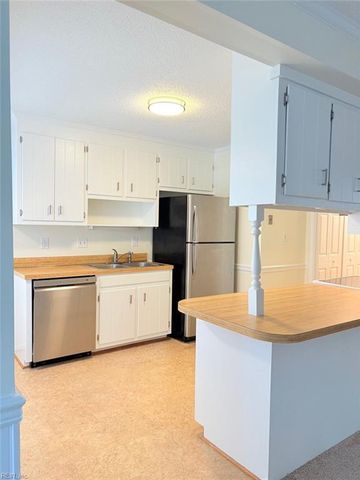 39 W Wainright DR, Poquoson, VA 23662
