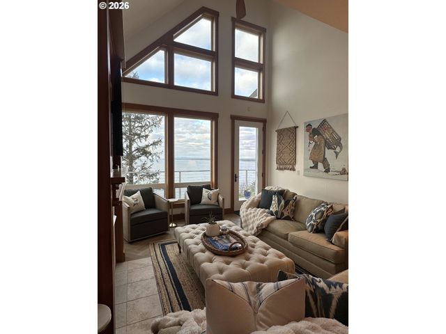 3912 SUNSET Blvd A202, Seaside, OR 97138