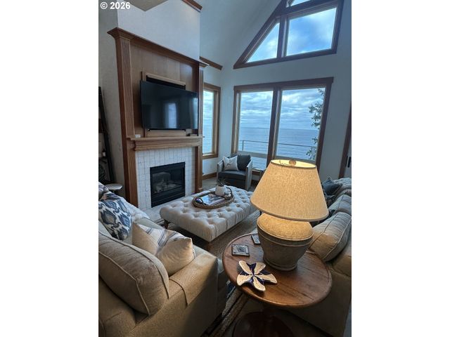 3912 SUNSET Blvd A202, Seaside, OR 97138