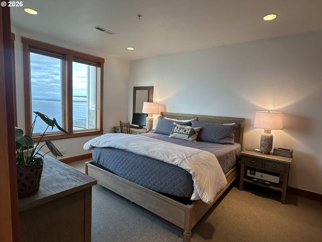 3912 SUNSET Blvd A202, Seaside, OR 97138