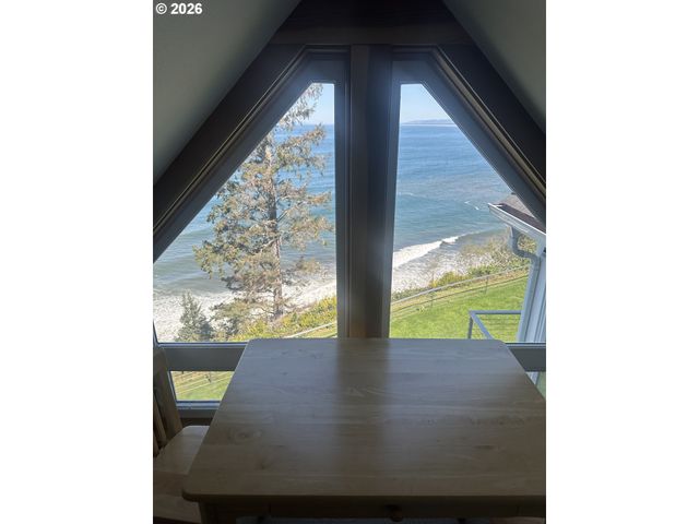 3912 SUNSET Blvd A202, Seaside, OR 97138