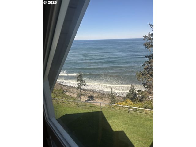 3912 SUNSET Blvd A202, Seaside, OR 97138