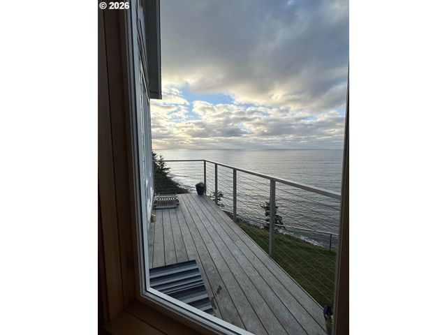 3912 SUNSET Blvd A202, Seaside, OR 97138