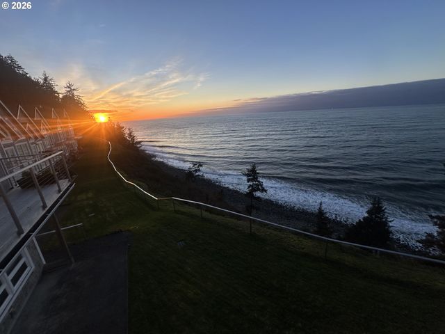 3912 SUNSET Blvd A202, Seaside, OR 97138